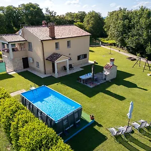 Paola Apartment Kršan